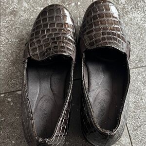 Soft Style Dark Brown Crocodile Pattern Loafers